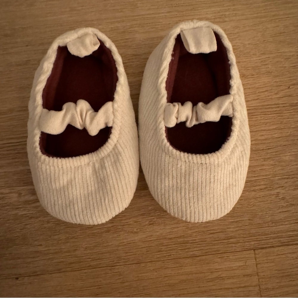 Carter's White Ribbed Corduroy Shoes, Girls Size 3 Months
